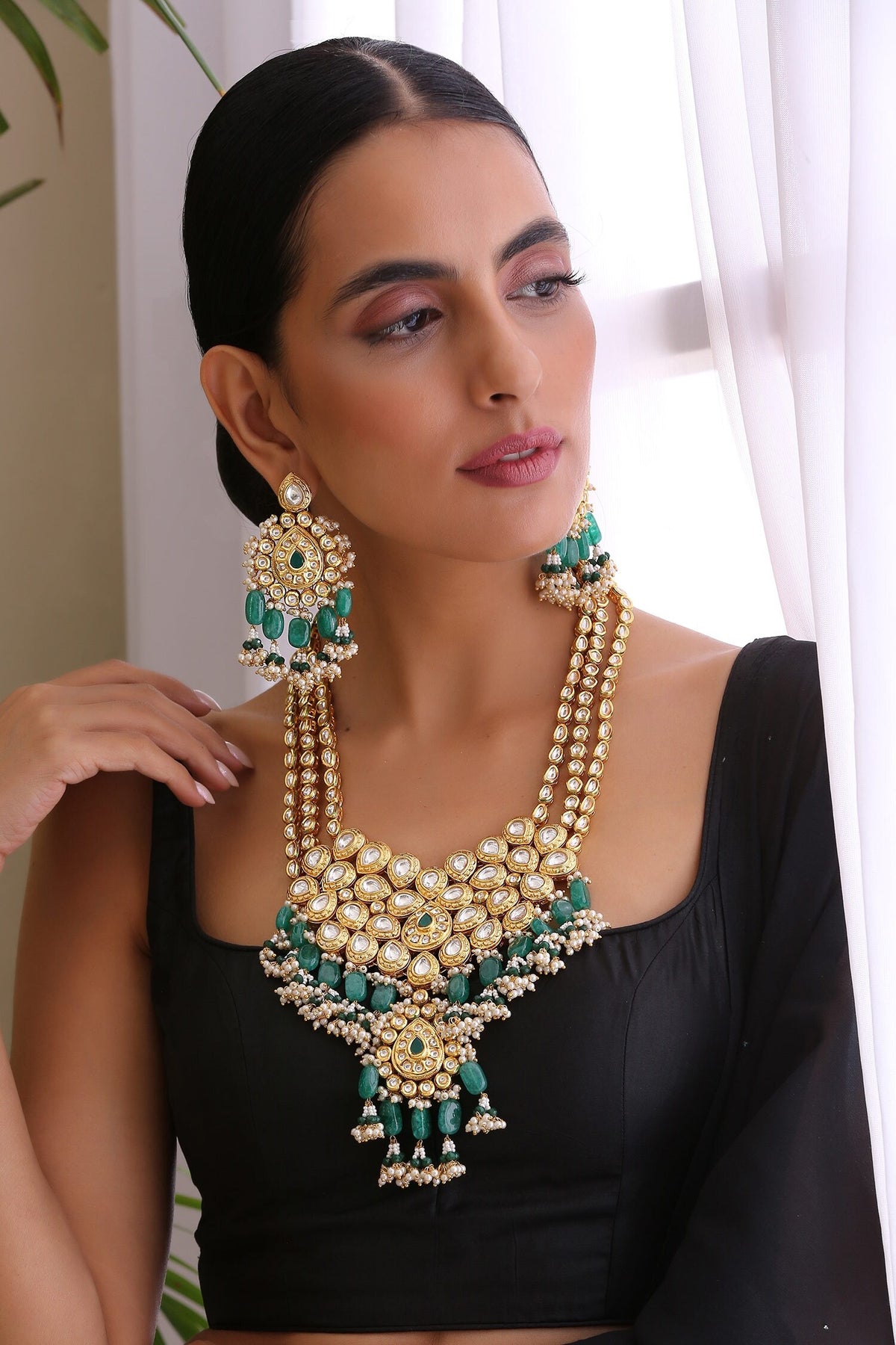 Kundan Embellished Necklace Set 