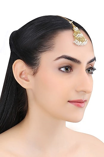 Gold plated triangular filigree motif maang tikka
